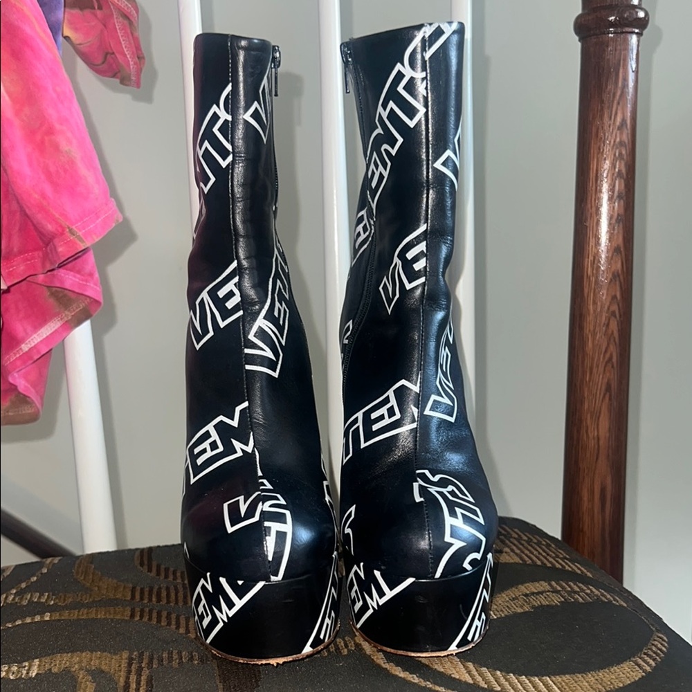 Vetements logo chunky boots
